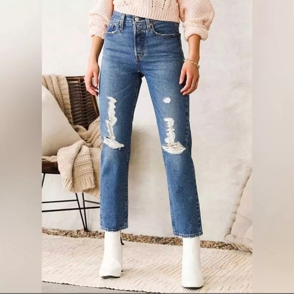 Levi’s Wedgie Straight Distressed High Rise Jeans - Picture 1 of 8